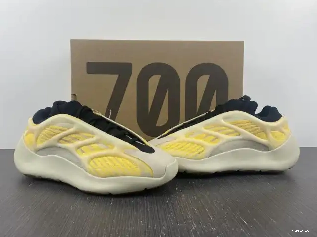 Adidas 700 HP5425 Yeezy V3 Safflower Mono 0615